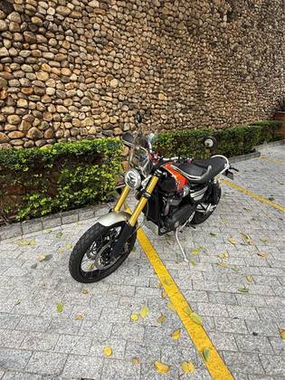 TRIUMPH BONNEVILLE SCRAMBLER 1200 XE TRIUMPH BONNEVILLE SCRAMBLER 1200 XE